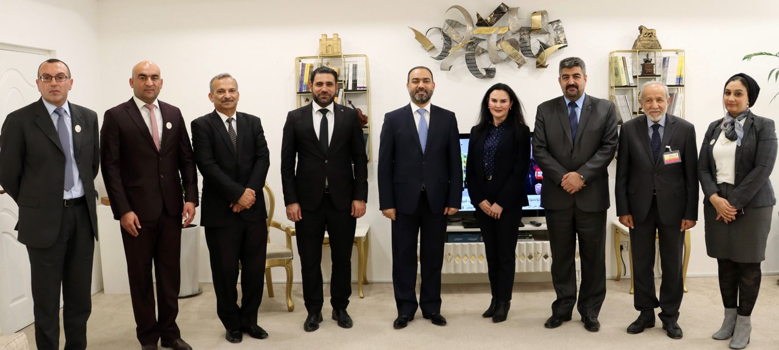 د.نوفل ابورغيف يستقبل رئيس جامعة واسط مع وفد منظمة (الأطفال يصنعون التغيير) البريطانية الخيرية ويؤكد دعم الوزارة لكل جهد يصبُّ في رافد الطفولة