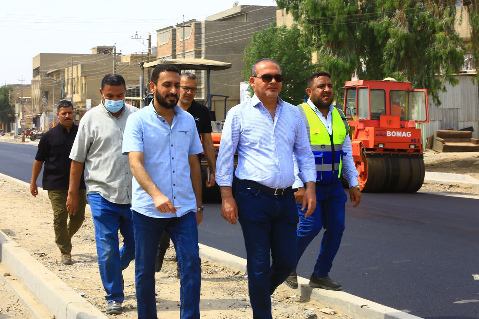 خلال متابعته اعمال تطوير شارع السياب .. المعمار علاء معن يعلن انجاز اكساء ١٠ ملايين م٢ من شوارع بغداد