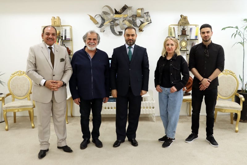 في لقاءٍ مطول وحديثٍ مفعم بالأدب ابو رغيف يستقبل الفنان جواد الشكرچي