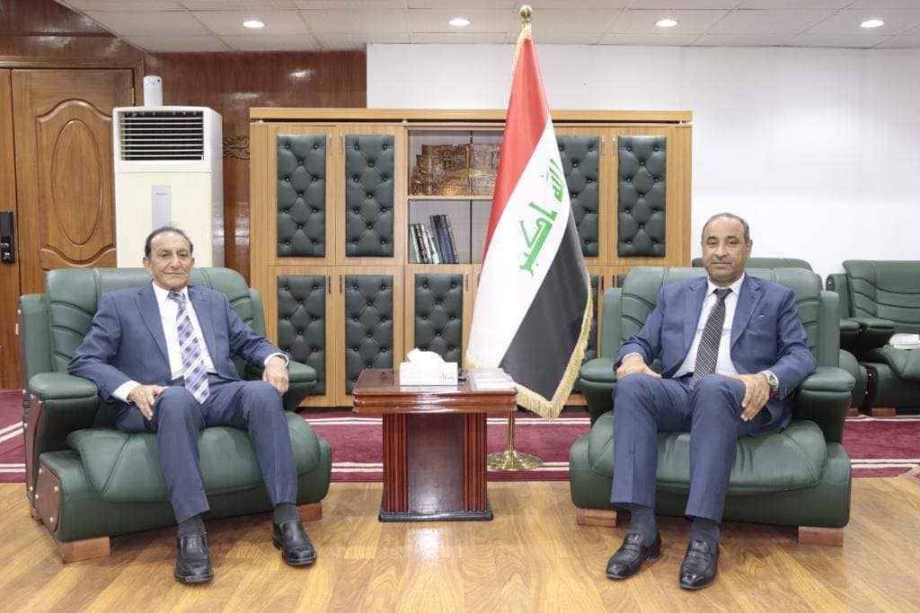 وزير الثقافة يلتقي الناقد حاتم الصگر ويبحث معه عدداً من الملفات الثقافية