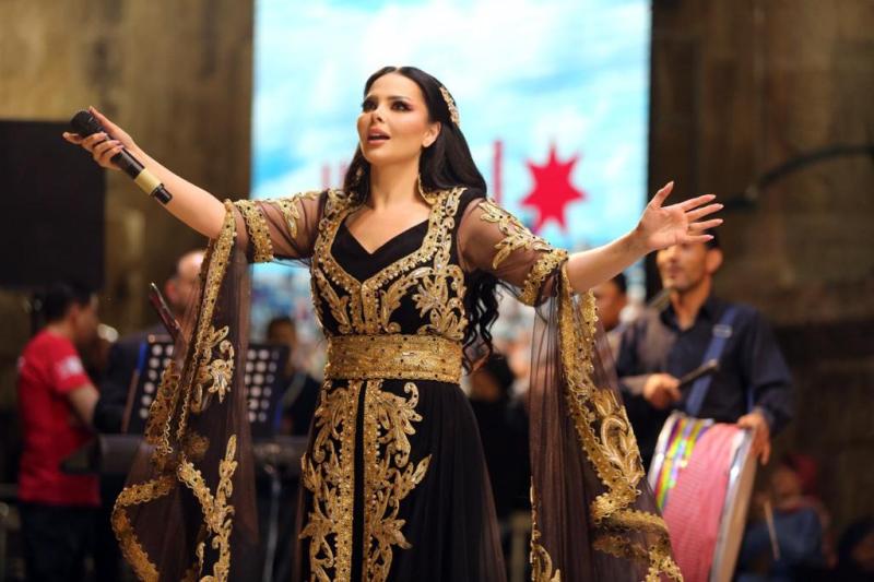 دموع ديانا كرزون تخطف الأنظار في حفلها بذكرى الاستقلال بالأردن