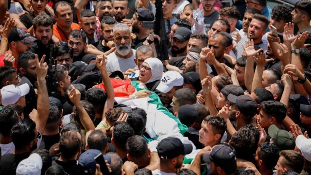 قوات الاحتلال تقتل ثلاثة فلسطينيين في نابلس بينهم قائد في كتائب الأقصى