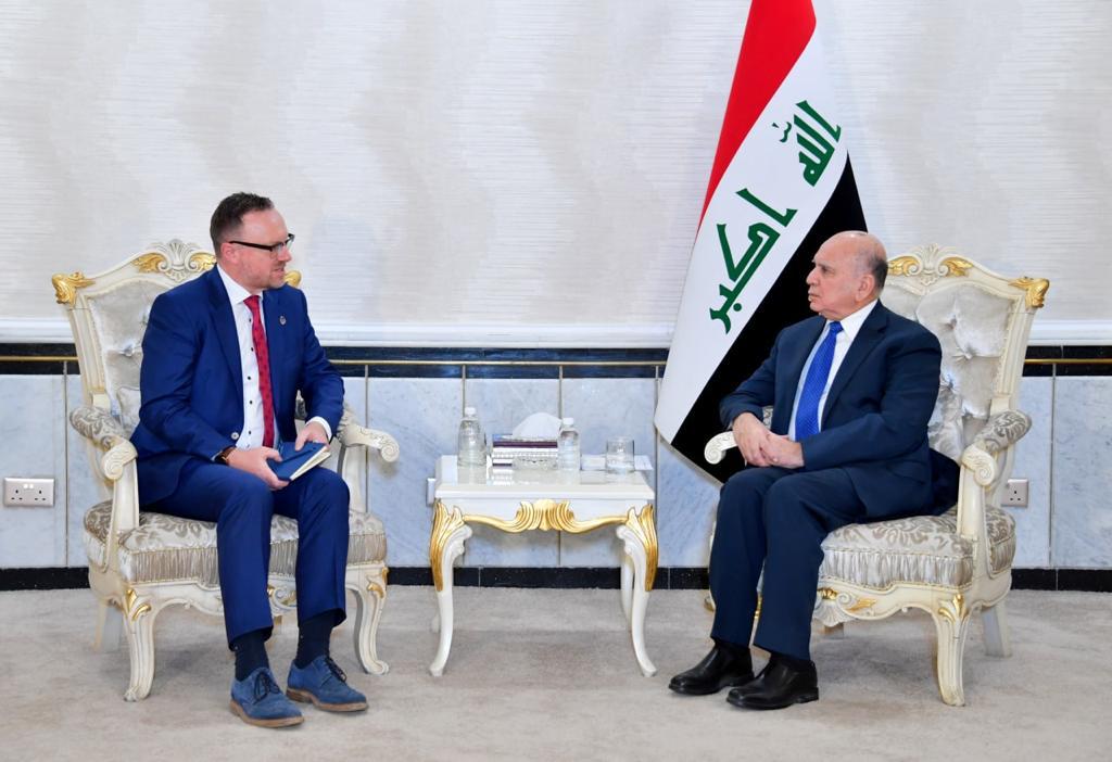 وزير الخارجية يستقبل رئيس فريق التحقيق الدولي المعني بتعزيز مساءلة تنظيم داعش الإرهابي UNITAD