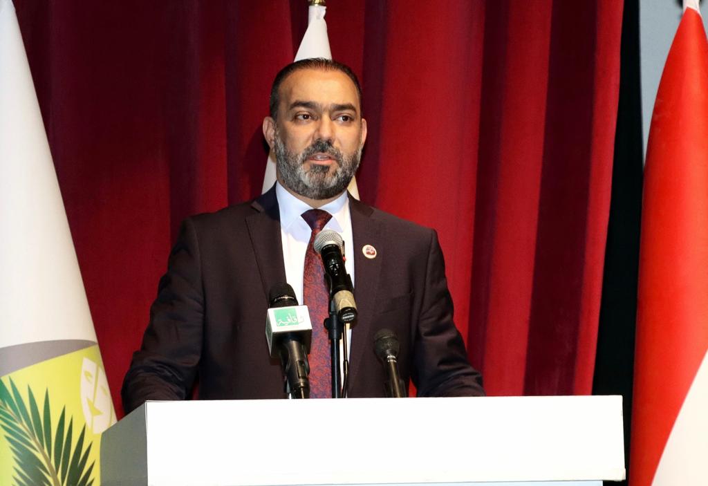 في تغريدة له على تويتر القيادي في تيار الحكمةِ ، د.نوفل ابورغيف يشيد بأداء حكومة السوداني منوهاً بضرورة تطويق أزمة سعر الصرف للعملة الوطنية مقابل الدولار