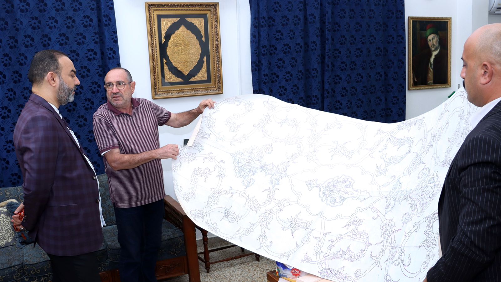 الدكتور نوفل ابورغيف يزور النحات المبدع سلام المدامغة في منزله ويشيد بعطائه المتواصل ودوره الابداعي المميز في النحت والفن التشكيلي