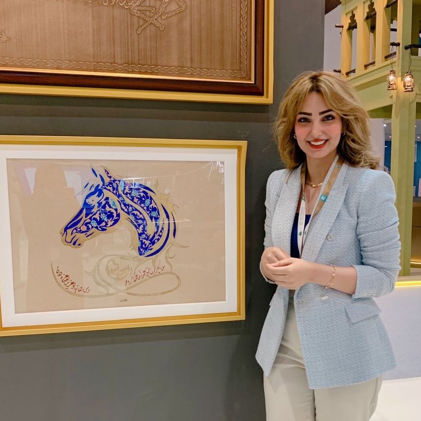 الفنانة التشكيلية العراقية سالي العزاوي: شعوري بمسك القصبة تأشيرة دخول لعالم آخر..ومشاركتي في معرض ابو ظبي الدولي للصيد والفروسية لاقدم الأفضل