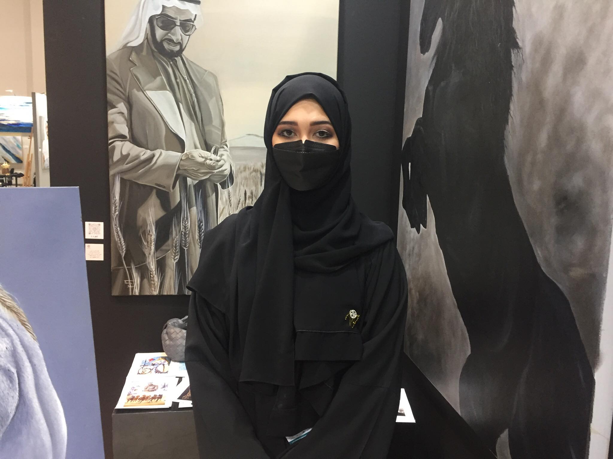الفنانة التشكيلية فريدة يحيى: طموحي ايصال رسالة الى العالم عن تراثنا الاماراتي.. وحصلت على بطاقة فنان كدعم من اكاديمية الفجيرة للفنون الجميلة