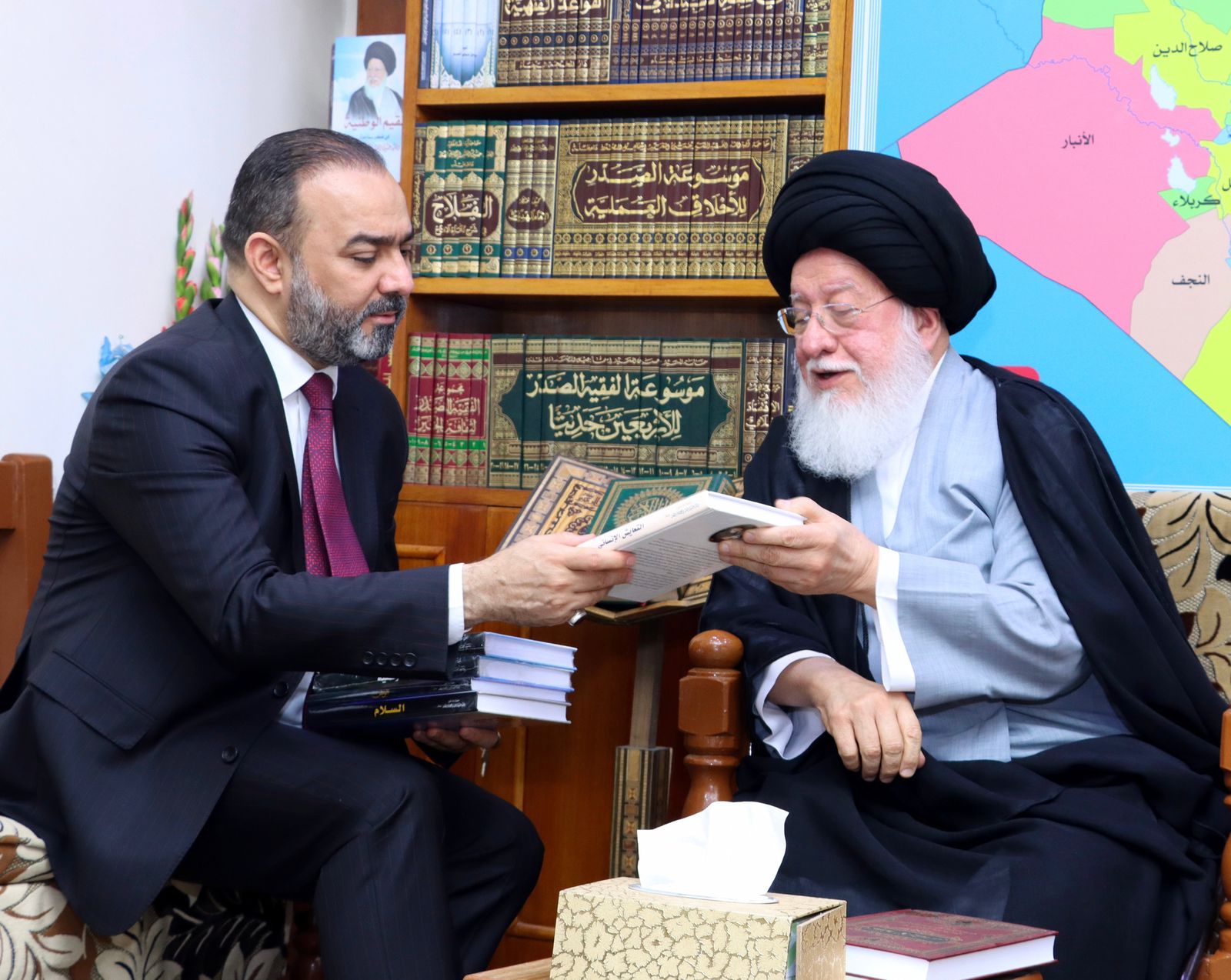 في ضيافة المرجع الفقيه آية الله السيد حسين الصدر.. د .نوفل ابورغيف يؤكد: نسترشد بالأفكار والرؤى والملاحظات القيمة لسماحته ونشيد بالتجارب المؤسسية التي اشرف عليها مكتبه الموقر