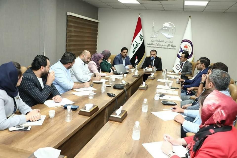 هيئة الاعلام والاتصالات تتداول الرسائل الإعلامية والسلم الاهلي مع مؤسسة نما وصحفيين