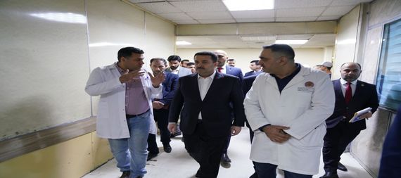 السوداني يجري زيارة تفقدية مفاجئة لمستشفى الكاظمية التعليمي ويوجه بمعاقبة المتغيبين والمتنصلين ومحاسبة المقصرين