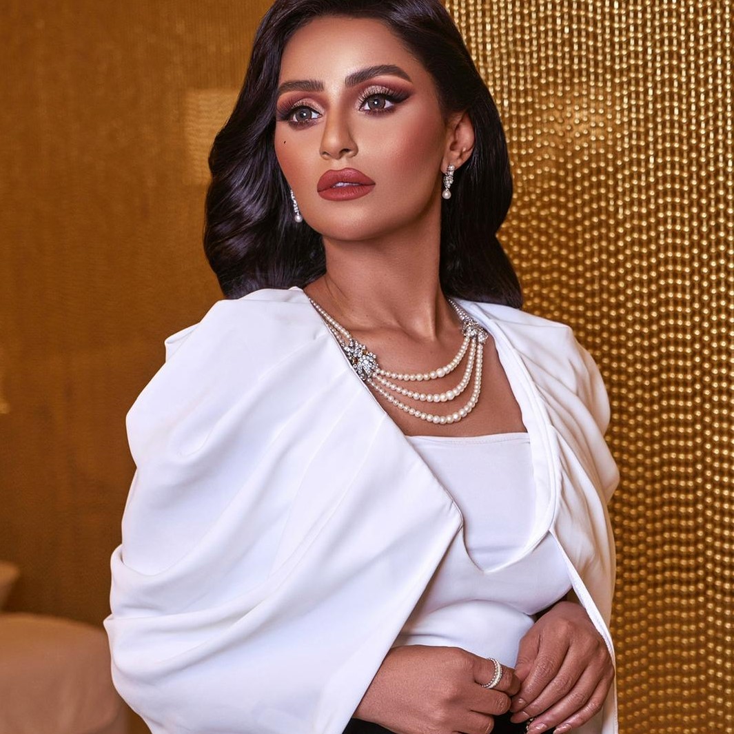 المذيعة نسرين سروري الوجه الإعلامي لمجموعة مجوهرات سيرة اللؤلؤ
