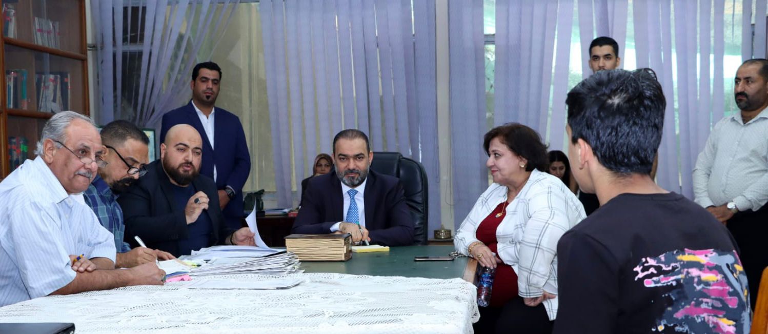 الدكتورنوفل ابورغيف يلتقي الكادر التدريسي والإداري لمعهدالحرف والفنون الشعبية و مديرية التراث الشعبي ويرأس لجنة القبول للطلبة المتقدمين للمعهد ويناقش تقييم الأداء والأولويات