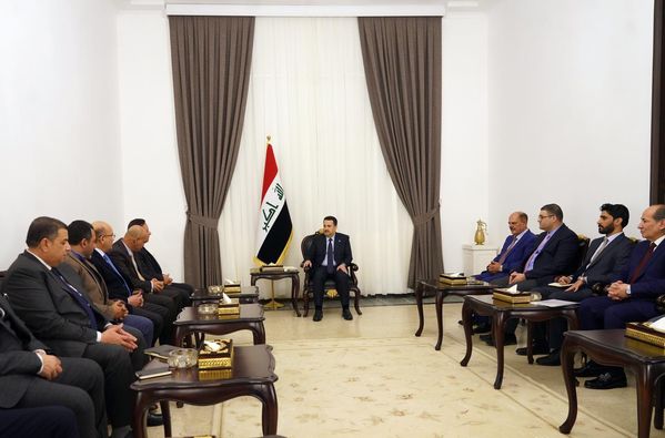 رئيس مجلس الوزراء يستقبل وفداً من الصحفيين والإعلاميين المصريين برئاسة وزير الإعلام المصري