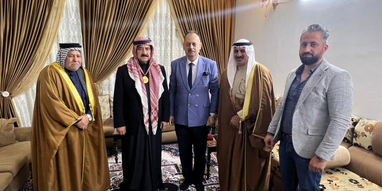 المسار الرقمي يمنح “الوسام العراقي للمحتوى الرقمي” إلى الأمير فوّاز الجربا ويبحث بدور العشيرة في مواجهة الابتزاز الإلكتروني