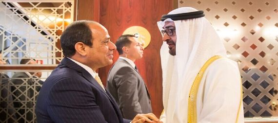 السيسي يبحث مع محمد بن زايد في أبو ظبي تعزيز العلاقات الثنائية