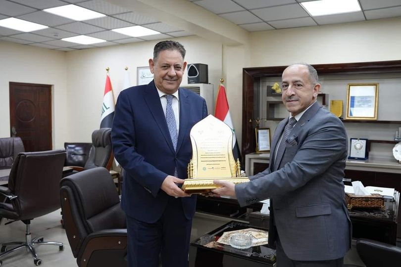 شركة مجد الأعمال للمعارض والمؤتمرات الدولية تكرم مدير عام شركة المعارض العراقية