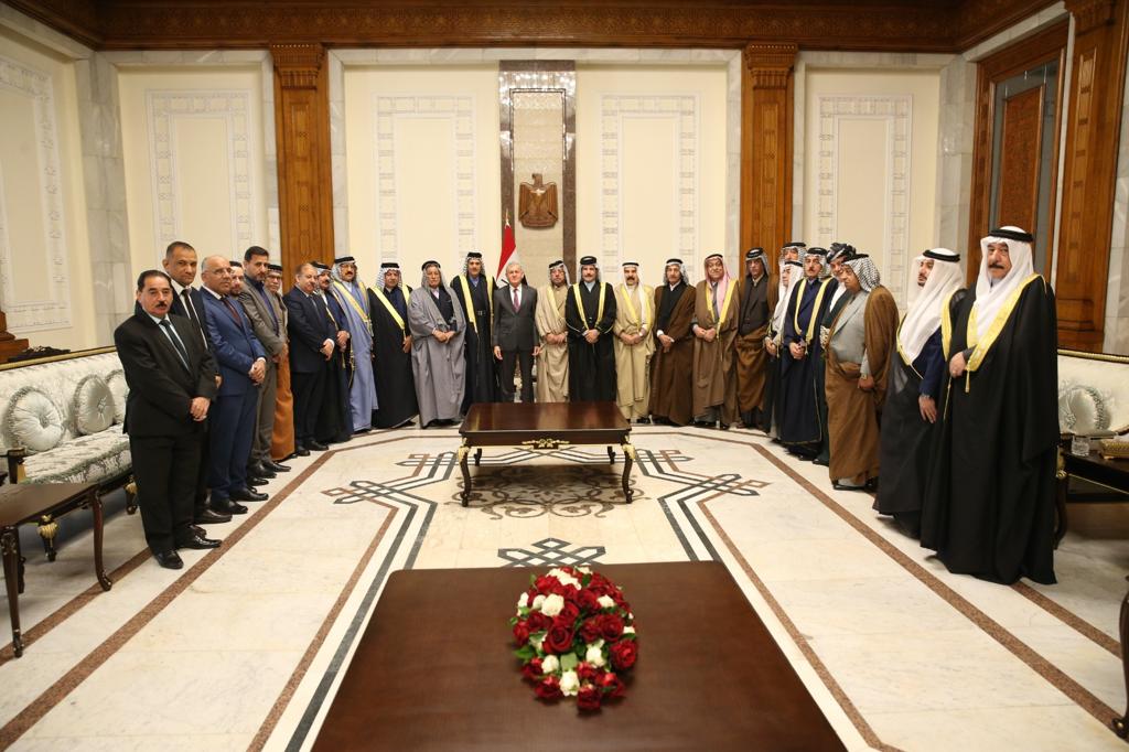 رئيس الجمهورية يبحث مع زعماء قبائل واكاديميين التصدي للظواهر السلبية وصون القيم والتقاليد