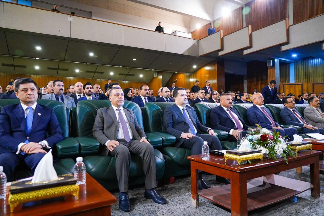 السوداني يكرم نخبة من الموظفين المتميزين في مهرجان يوم الوظيفة
