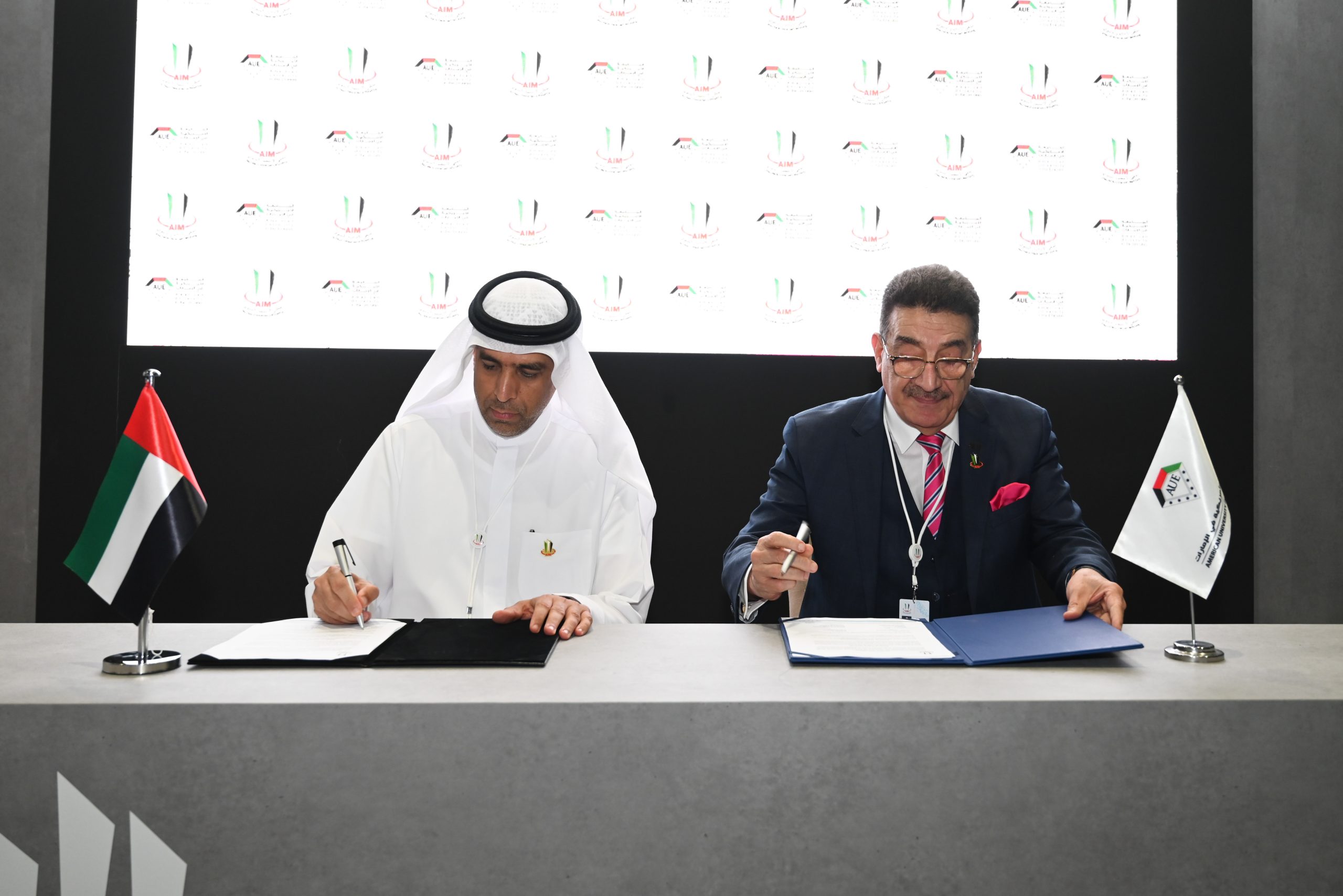 الجامعة الأمريكية في الإمارات توقّع مذكرة تفاهم مع ملتقى الإستثمار السنوي الدولي في أبوظبي