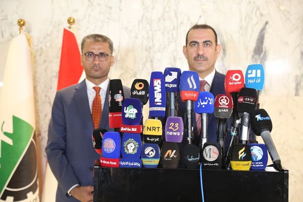 وزيـر الصناعـة والمعـادن : هنـاك توجُـه واضـح نحـو الإستثمـار فـي القطاعـات الصناعيـة المُختلفـة.. ومصنـع الفوسفـات فـي طريقـه للإنشـاء