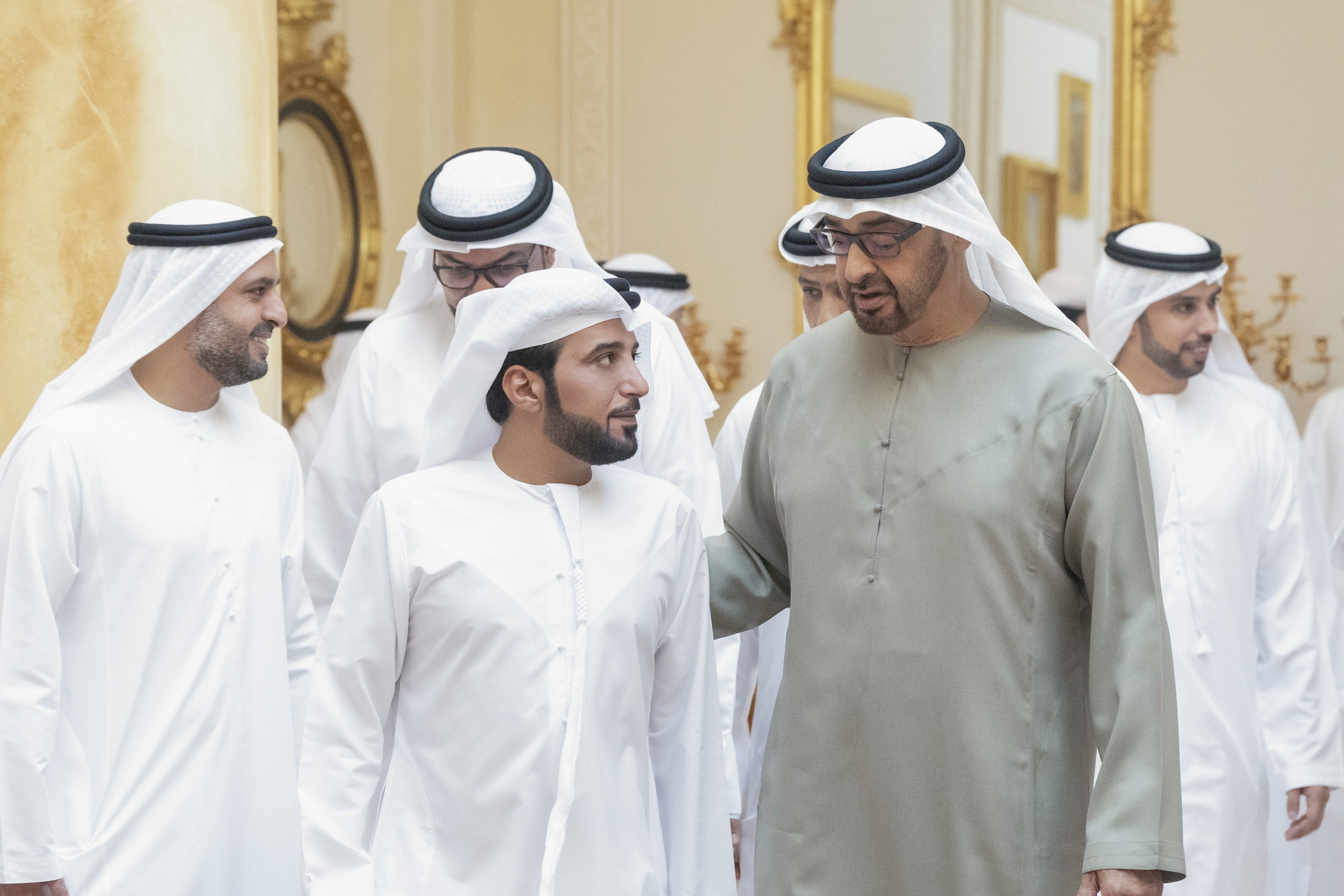 عيضه المنهالي ينشر صوره مع رئيس الدولة