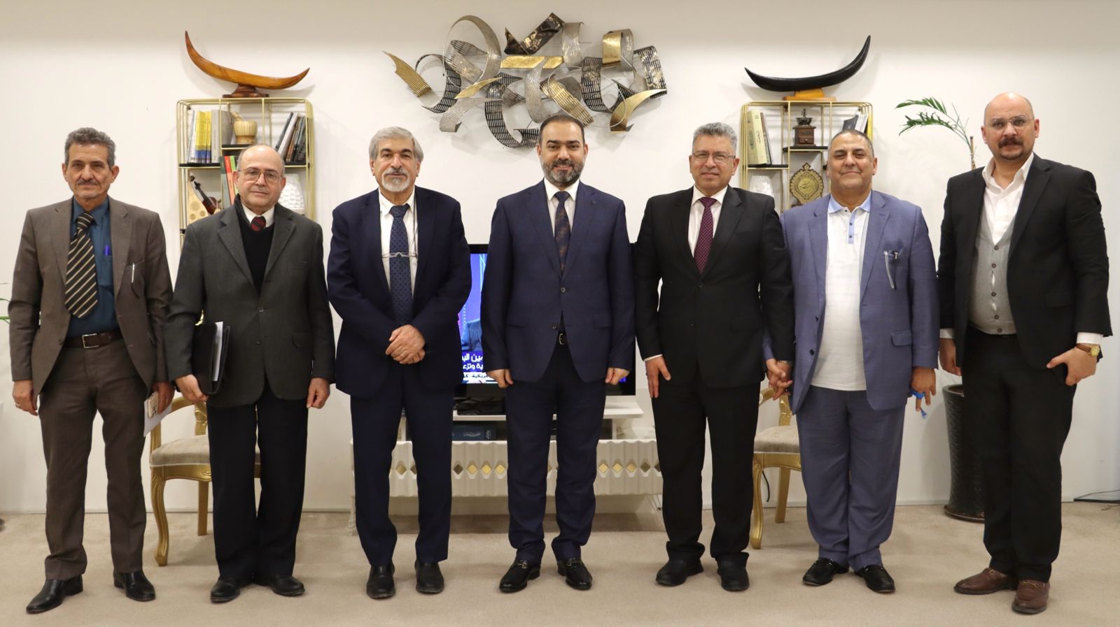 الوكيل الأقدم لوزارة الثقافة والسياحة والاثار د.نوفل ابورغيف يلتقي وفد العلماء الأكاديميين ويؤكد أهمية مشروع ستراتيجيات العراق الاخضر ودور المؤسسات الثقافية في التوعية والبناء .