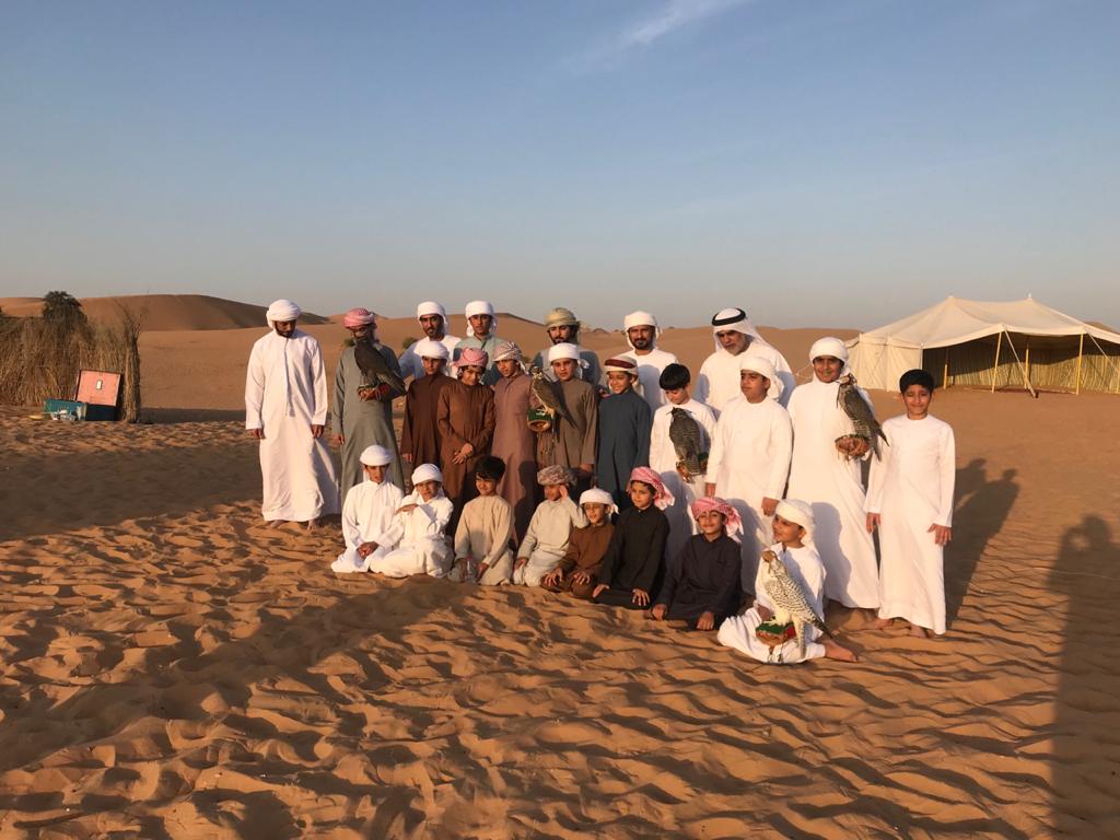 ما يزيد عن 5000 طالب تدرّبوا في مدرسة محمد بن زايد للصقارة.. نادي صقّاري الإمارات يُعزز جهود استدامة الصيد بالصقور