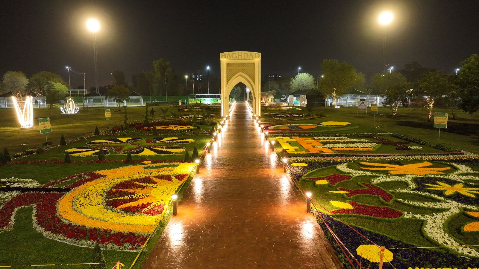 بالصور .. آخر استعدادات مهرجان بغداد الدولي الثالث عشر للزهور على حدائق الزوراء