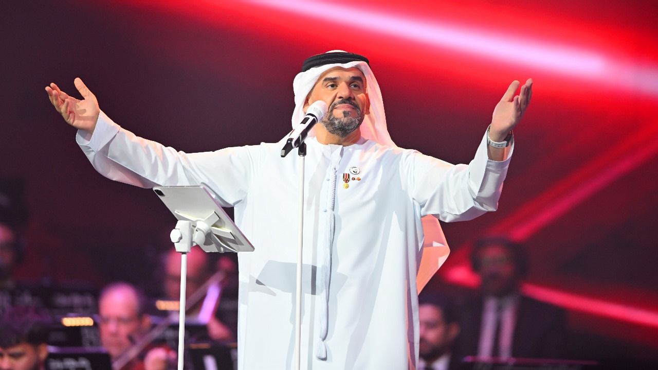 قلب مقاييس الحفلات الغنائية في الكويت وقدم إهدائه الى عبدالله الرويشد.. حسين الجسمي: عندما أغني أمام الجمهور الكويتي فإنه يحتضنني.