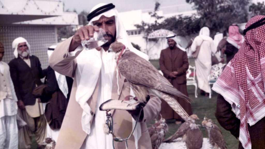 في العدد الخاص من “مجلة الصقار. زايد والقنص والشعر.”