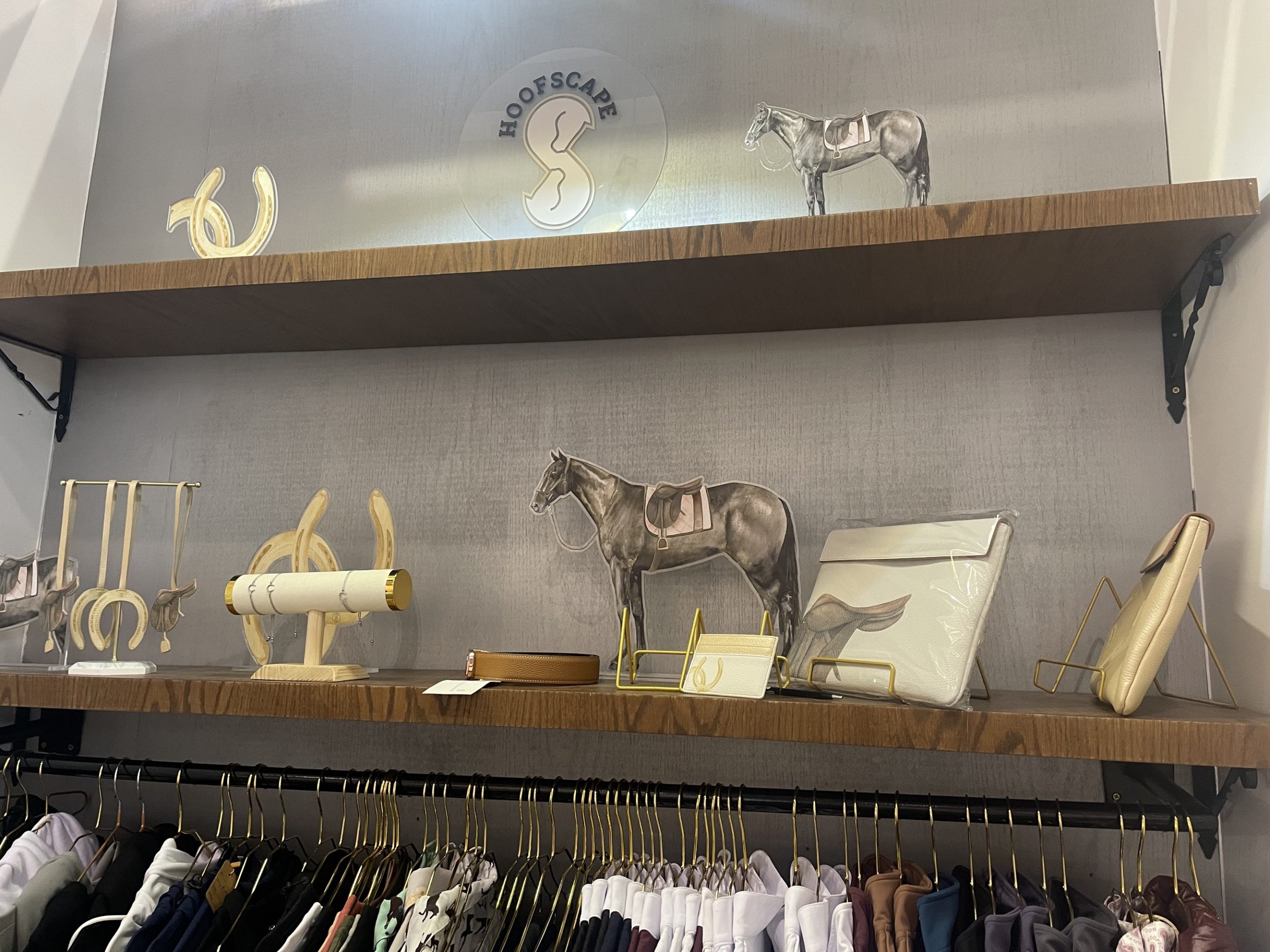 صناعات بلمسات إبداعية ومبتكرة.. مستلزمات الخيل الإماراتية تستقطب زوار معرض الفرس بالمغرب