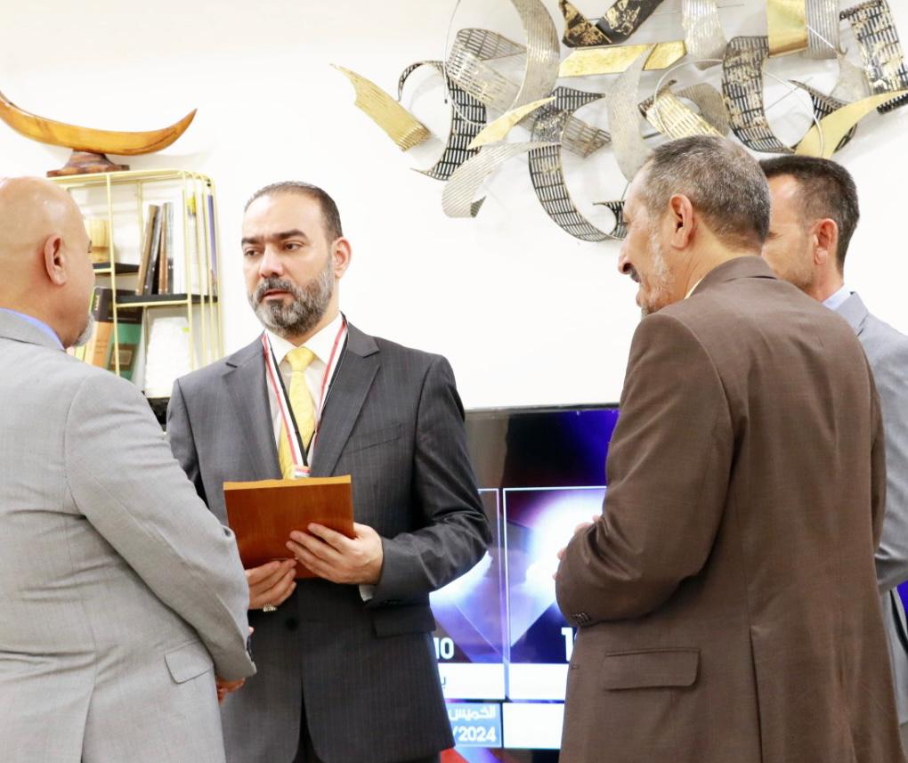 وفد مؤسسة مجد الرافدين للتنمية والتعليم يلتقي الوكيل الأقدم لوزارة الثقافة د.نوفل أبورغيف ويمنحه قلادة المؤسسة ودرعها