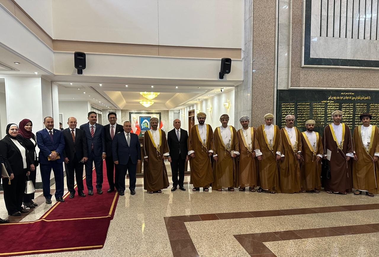 وزير الخارجية يعلن توقيع عدد من مذكرات التفاهم مع سلطنة عُمان