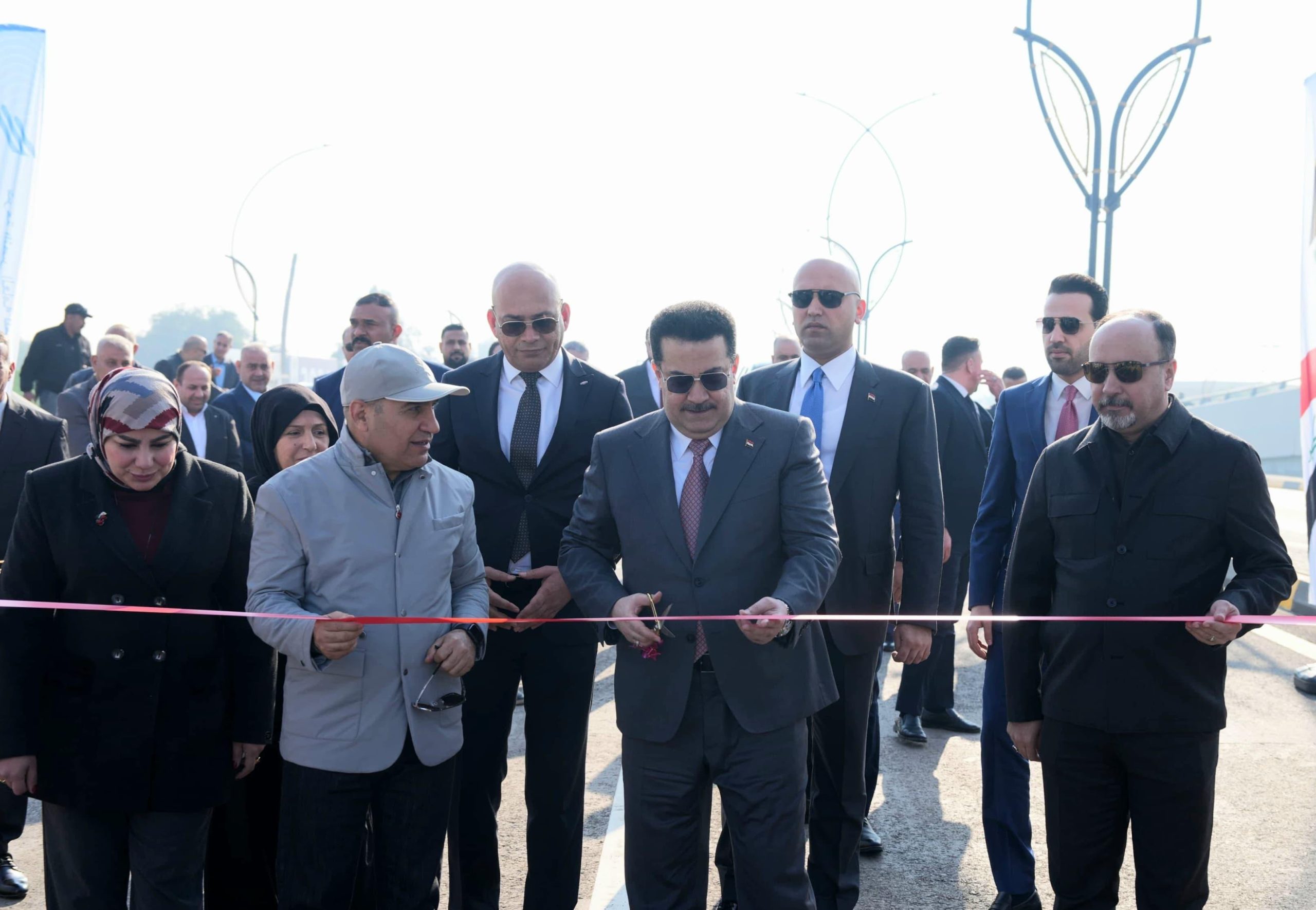 رئيس الوزراء يفتتح نفق ومجسر تقاطع معسكر الرشيد- الزعفرانية