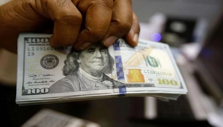 أمريكا توقف الدولار النقدي على العراق: هل يرتفع الدولار مقابل الدينار؟