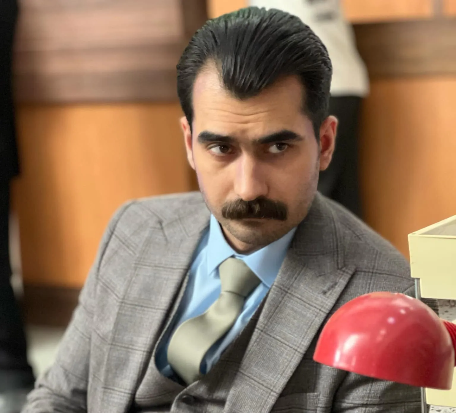 الفنان الشاب أمير إحسان يخوض تجربة درامية جديدة بمسلسل كويتي