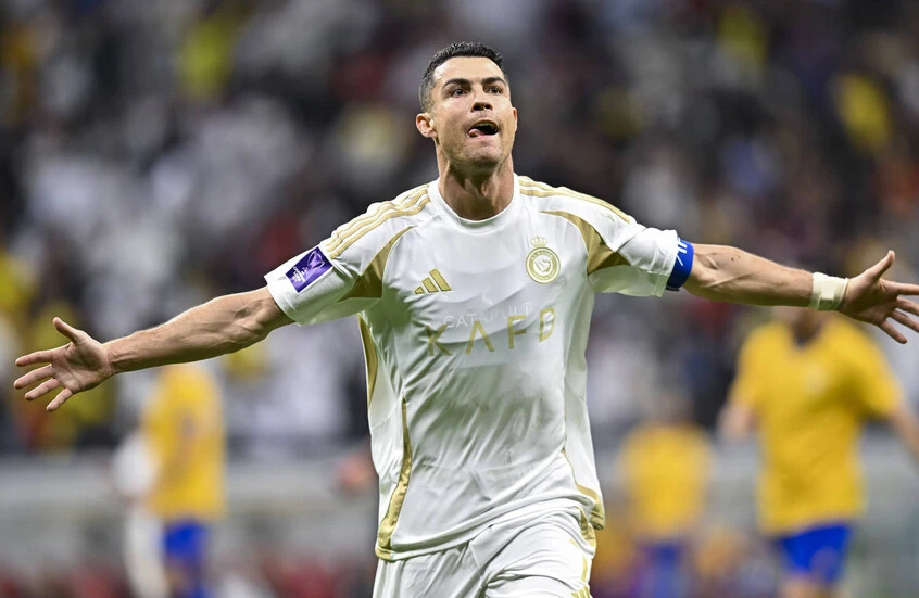 رونالدو يُمدد عقده مع النصر.. صفقة العمر أم مغامرة متأخرة؟