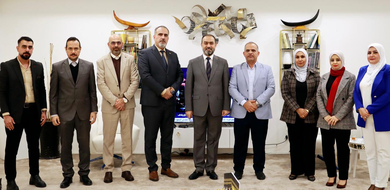 د. نوفل ابورغيف يلتقي فريق الأمانة العامة لمجلس الوزراء الخاص بتقييم الأداء الحكومي ويشيد بتظافر الجهود المؤسسية للنهوض بالواقع الاداري وتطوير الأداء .