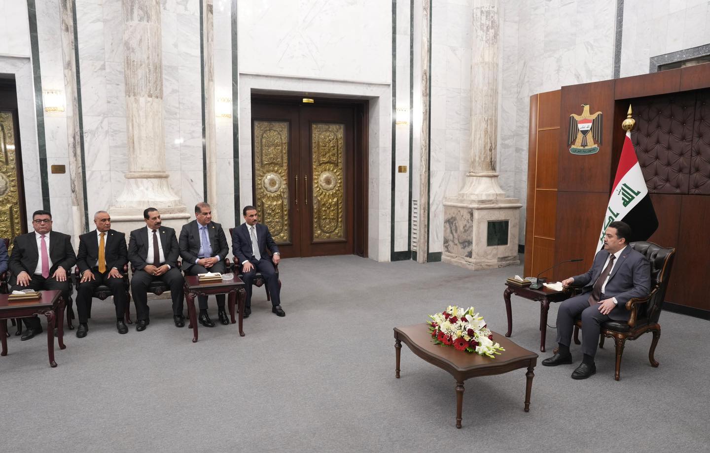رئيس مجلس الوزراء محمد شياع السوداني يستقبل رئيس واعضاء مجلس نقابة المعلمين العراقيين بمناسبة عيد المعلّم ويوجه شكره للكوادر التربوية