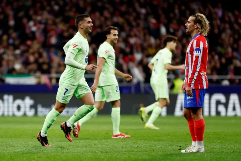برشلونة يرد على تقدم اتلتيكو مدريد بريمونتادا صادمة