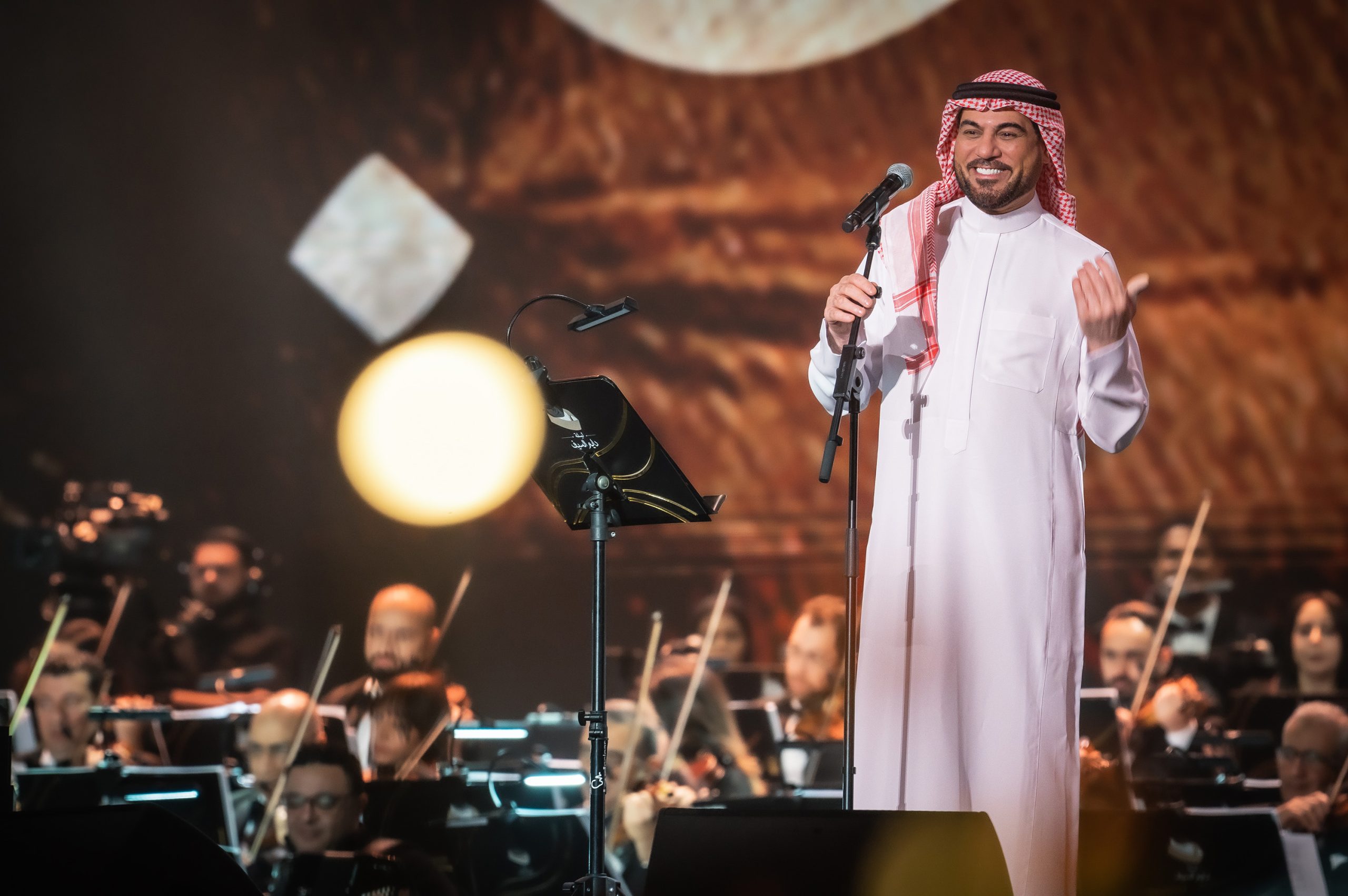 وليد الشامي “تريند” بأغنية “يا صاحبي” في ليلة “دايم السيف” تكريمًا لأشعار خالد الفيصل