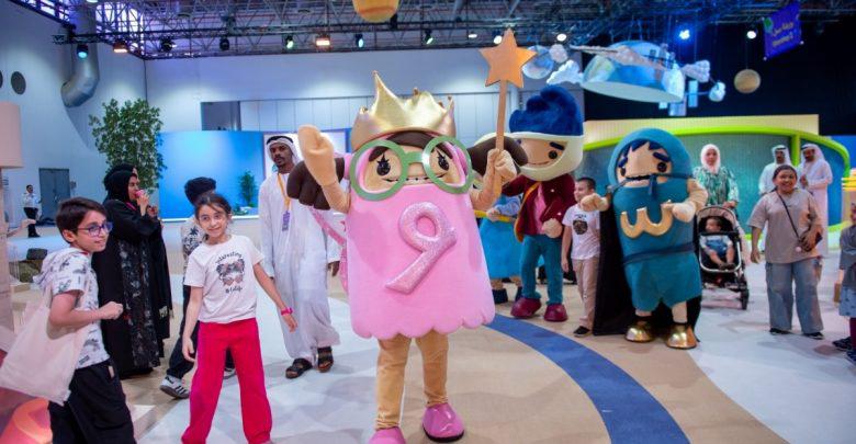 شخصيات “مهرجان الشارقة القرائي للطفل” تلهم الزوار الصغار في اليوم الافتتاحي