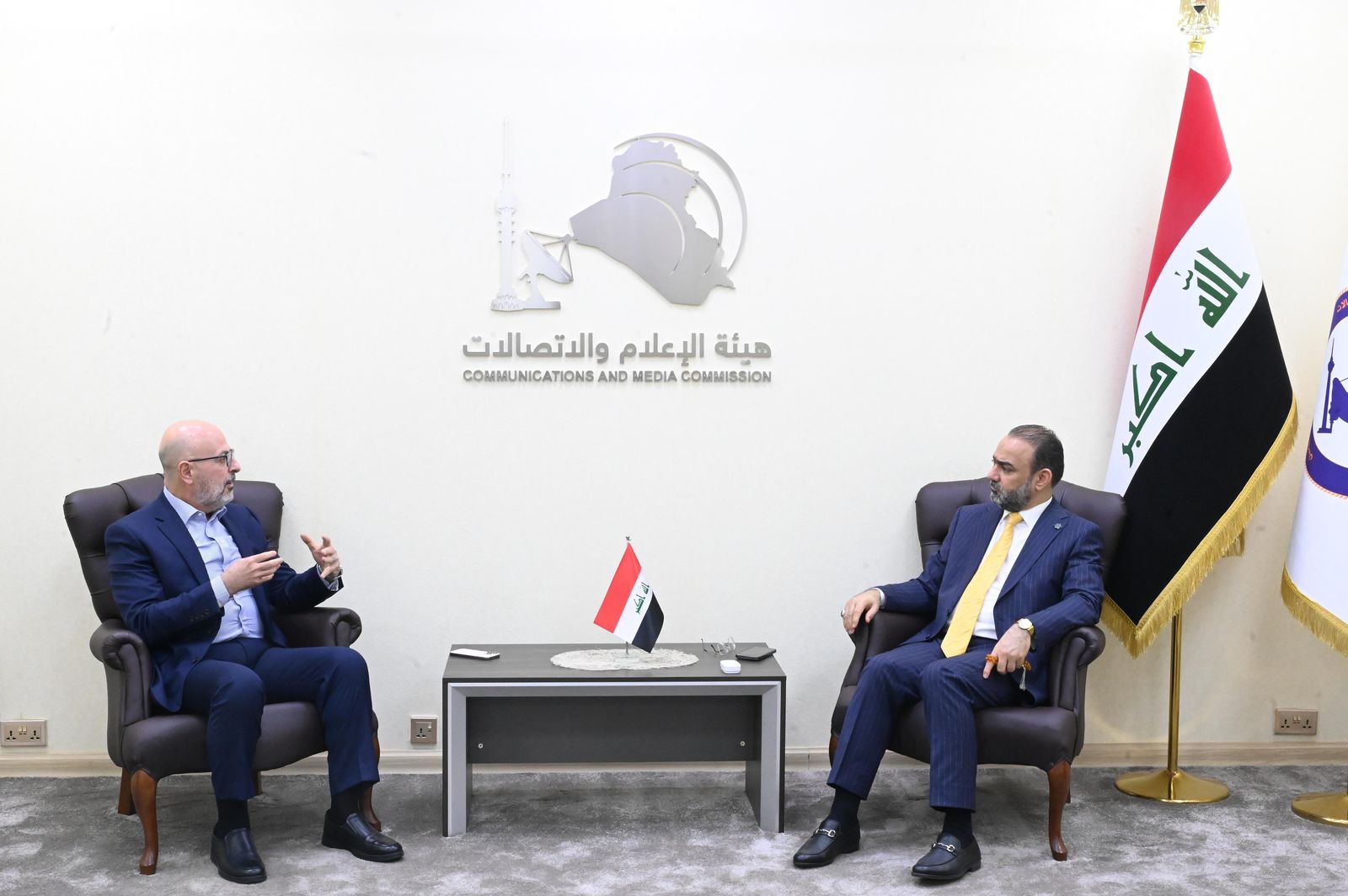 رئيس هيأة الإعلام والاتصالات يلتقي الرئيس التنفيذي لشركة آسياسل لبحث ملف السيادة الرقمية وجودة الخدمة والرؤية المستقبلية
