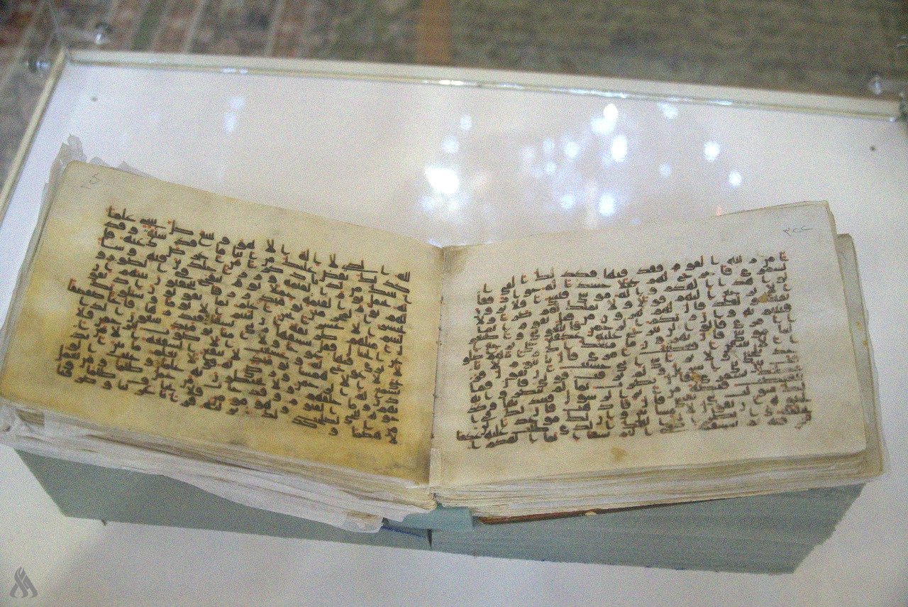 بينها نسخة بخط الامام علي (ع).. معرض قرآني نادر في النجف الاشرف