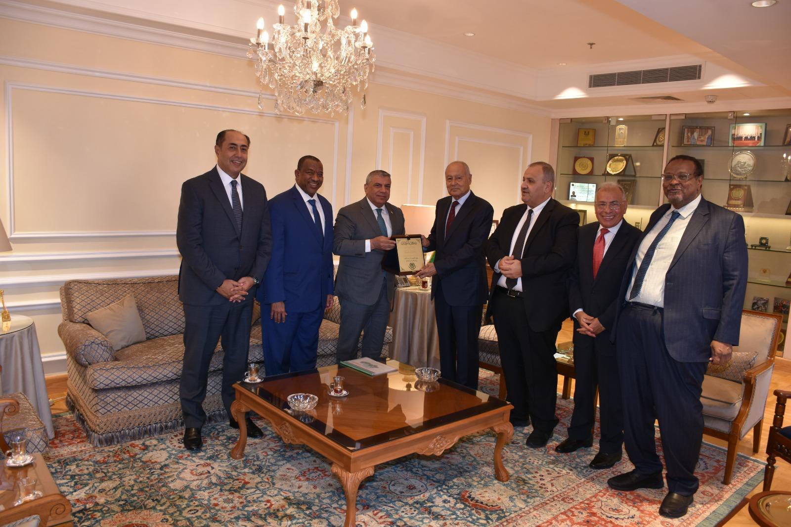 الأمين العام لجامعة الدول العربية يستقبل وفد اتحاد المقاولين العرب برئاسة السيد علي السنافي