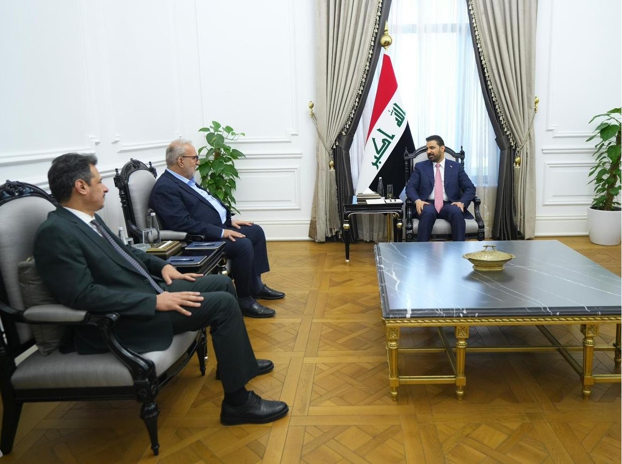 رئيس الوزراء يؤكد حرص الحكومة على تقديم كامل الدعم للعتبات المقدسة