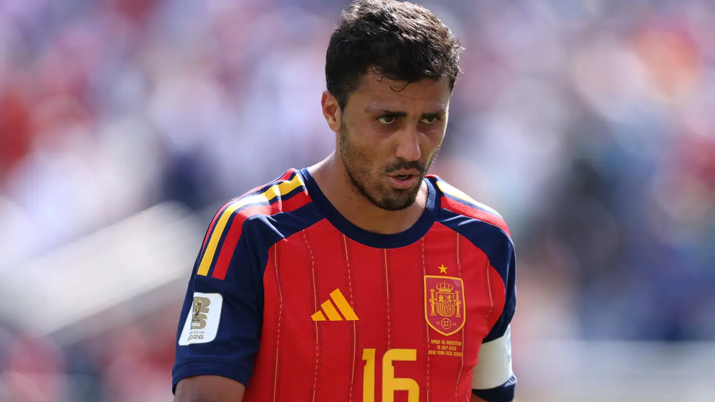 رودري من منصة التتويج بكأس العالم إلى غرفة العمليات