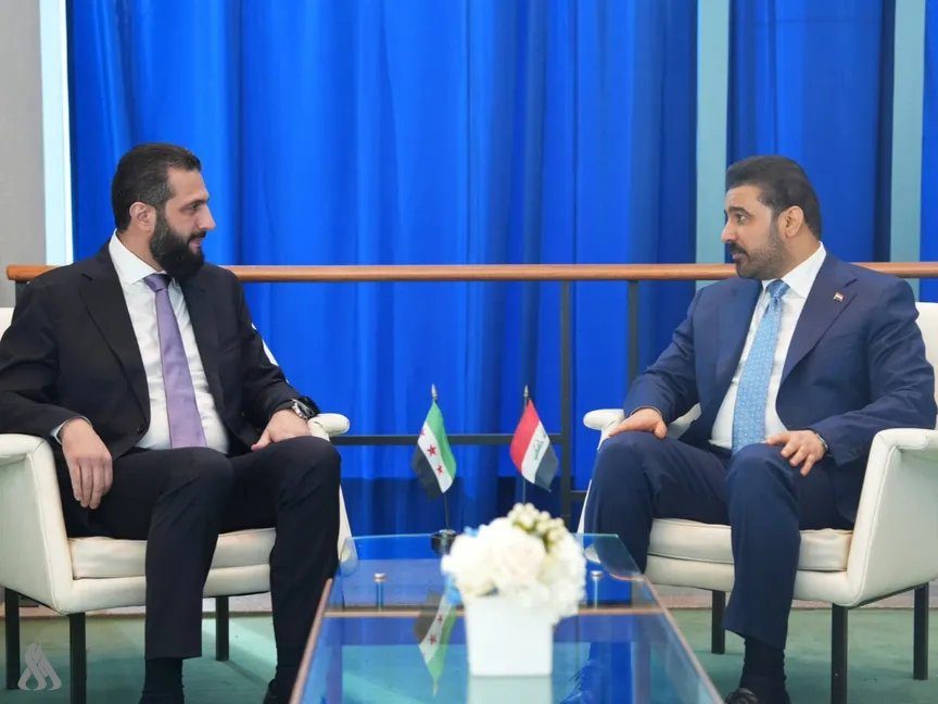 الشرع يستقبل رئيس الوزراء في مطار دمشق