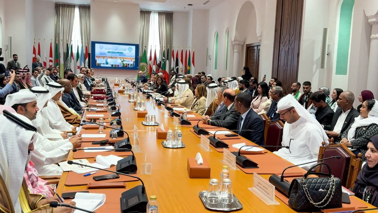محمد بودن يتسلم وسام القيادة الوطنية الشابة في جامعة الدول العربية