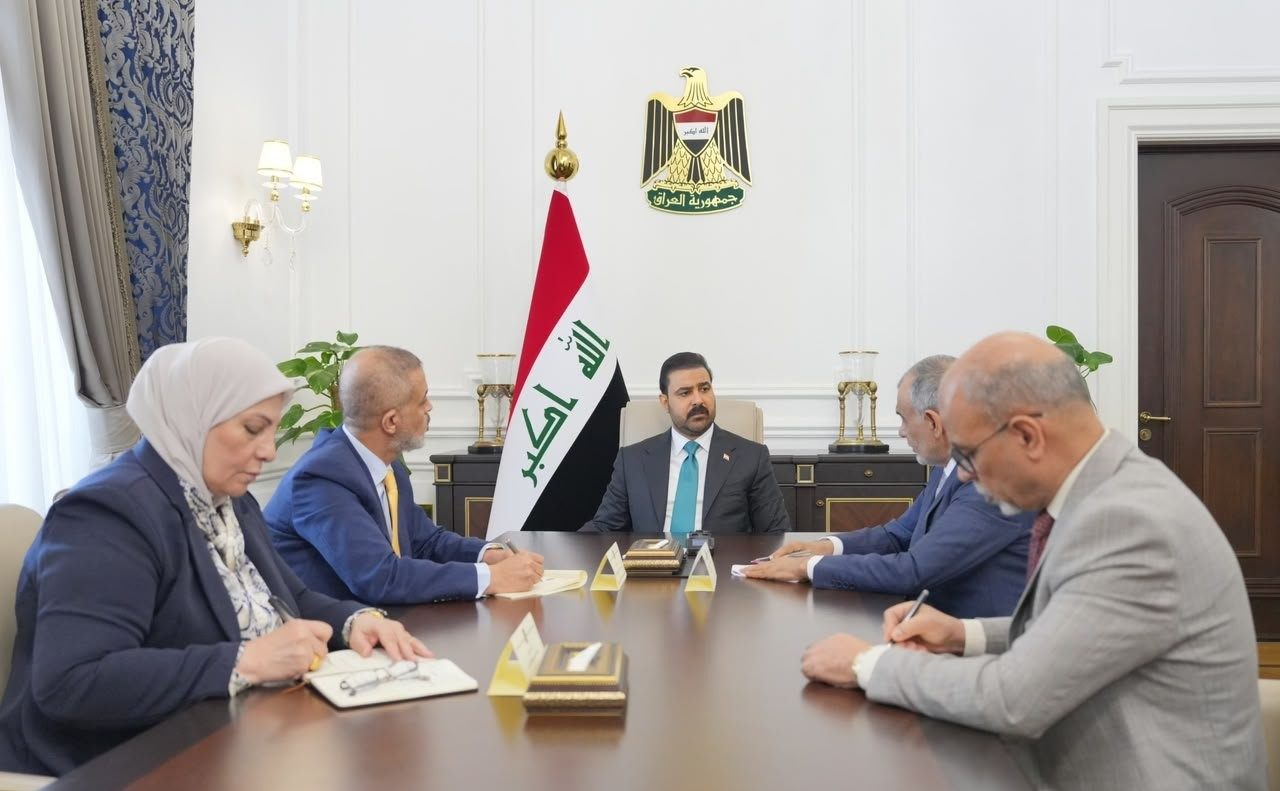 رئيس الوزراء يوجه بتثبيت جميع العقود والأجراء على الملاك واستحداث 120 ألف درجة وظيفية